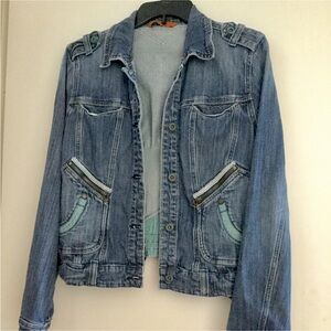 Vintage Vertigo Denim Jacket with Zipper Accents
